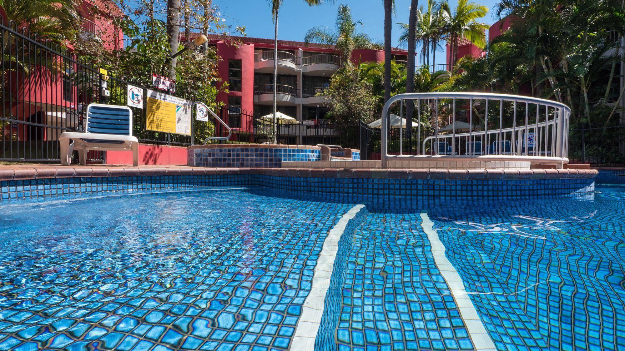 Enderley Gardens Aparthotel 3*